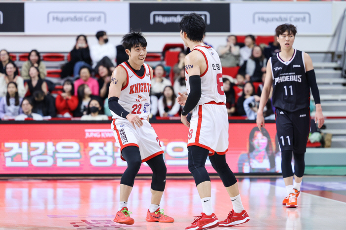[현장분석] 워니 30-10. 파죽의 10연승 SK 선두 질주 가속화. …