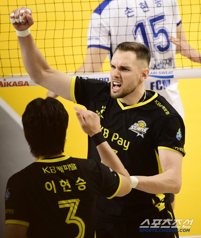 비예나 25점+나경복 23점! KB손해보험, 삼성화재 3-1 제압. 삼성화재 3연패 수렁