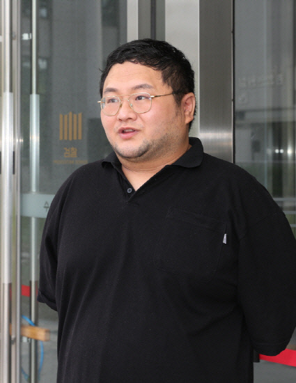 '쯔양 공갈 협박' 구제역·카라큘라 등 '보석 석방'…대중 반응은 '싸늘…
