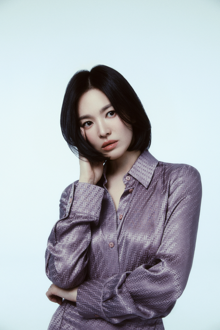 [SC인터뷰] "외모? 많이 내려놔"…'검은 수녀들' 송혜교 데뷔 30년…