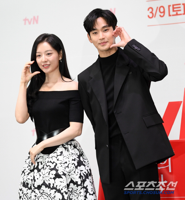 김수현, 김지원과 열애설 뒤늦은 부인 "드라마는 드라마로 봐주길" [SC…