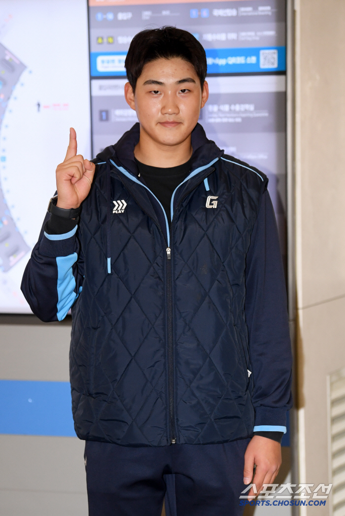 '무조건 가을야구 해야죠' 짧게 자른 머리·다부진 표정, 1라운드 신인 …