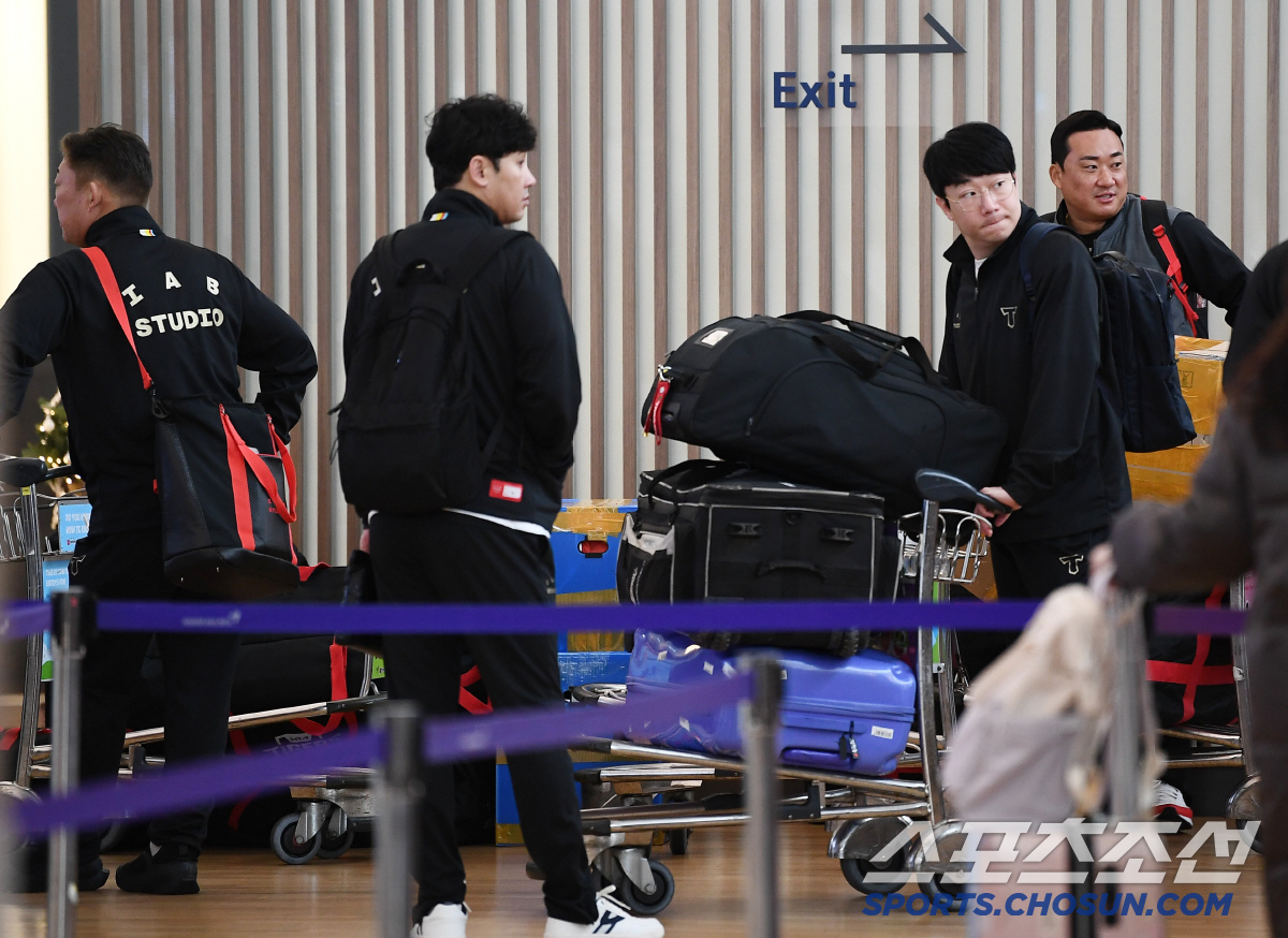 비즈니스 석 호강한 KIA,  팬서비스는 이코노미클래스? [공항 현장]
