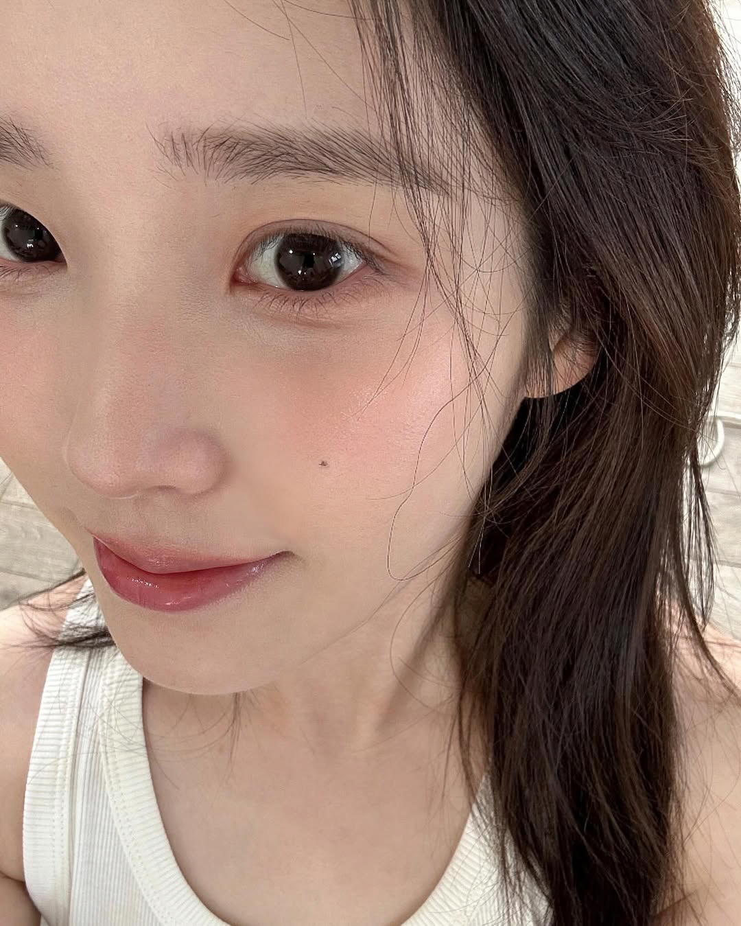 아이유, '단아' 한복→'청순' 드레스까지 다 소화한 '국민 여동생'