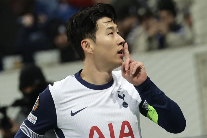 "주심이 VAR을 잊은 것 아냐" '황당→다행' PK 직전 번복 '해프닝…