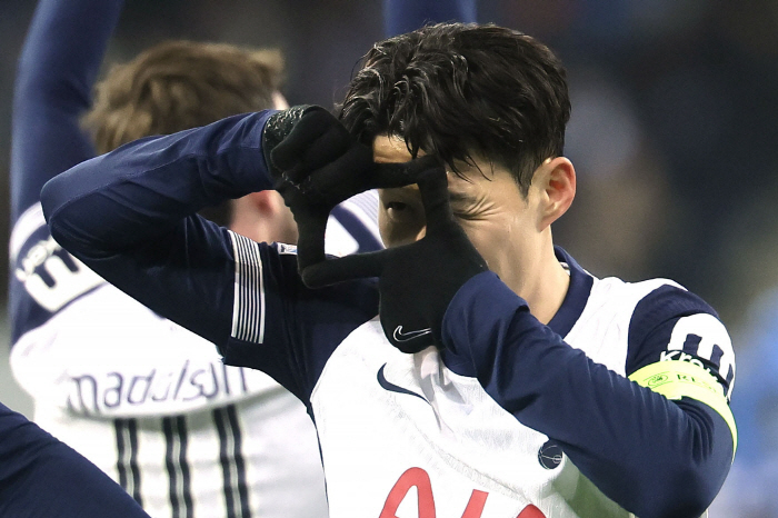 초초초대박! 손흥민 'EPL 레전드' 등극 '9시즌 연속' 두자릿수 득점…