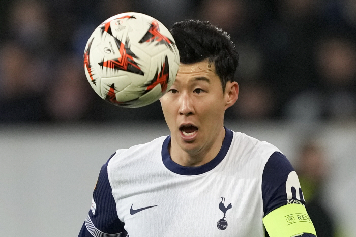 초초초대박! 손흥민 'EPL 레전드' 등극 '9시즌 연속' 두자릿수 득점…