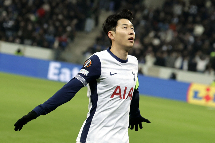 초초초대박! 손흥민 'EPL 레전드' 등극 '9시즌 연속' 두자릿수 득점…