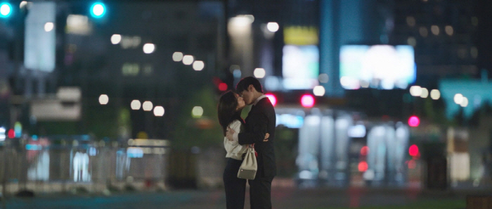 '폭행 전과' PD가 재 뿌렸는데…한지민♥이준혁 '키스엔딩'에 시청률 최…