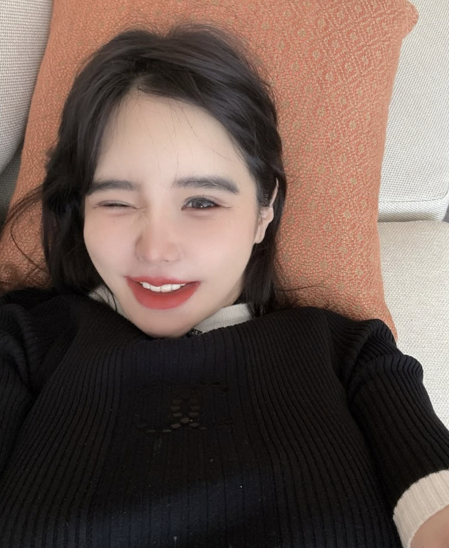 박봄, 또 달라진 얼굴…11kg 감량 성공 후 못 알아보겠네 '심쿵 윙크…