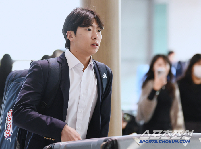 웃으며 떠난 김민석, 천하장사 짐꾼 김택연 [출국 현장]