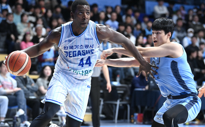 '소노킬러라 불러다오' 가스공사, 소노 20점차 대파 맞대결 4연승