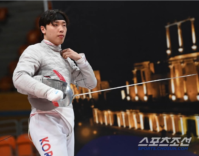 "펜싱황제의 귀환" 오상욱,'현 세계1위' 꺾고 플로보디프월드컵 우승! …