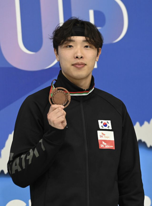 "펜싱황제의 귀환" 오상욱,'현 세계1위' 꺾고 플로보디프월드컵 우승! …