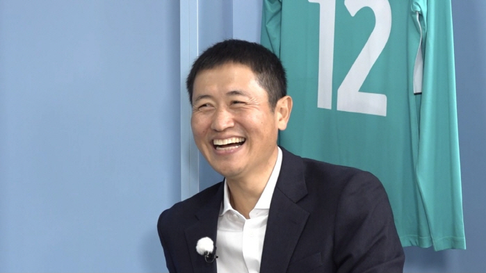 '연예대상' 이찬원, 축구 해설가로 데뷔하는데…설기현에 진땀 "안정환이 …