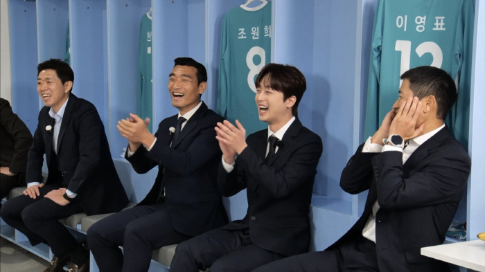 '연예대상' 이찬원, 축구 해설가로 데뷔하는데…설기현에 진땀 "안정환이 …