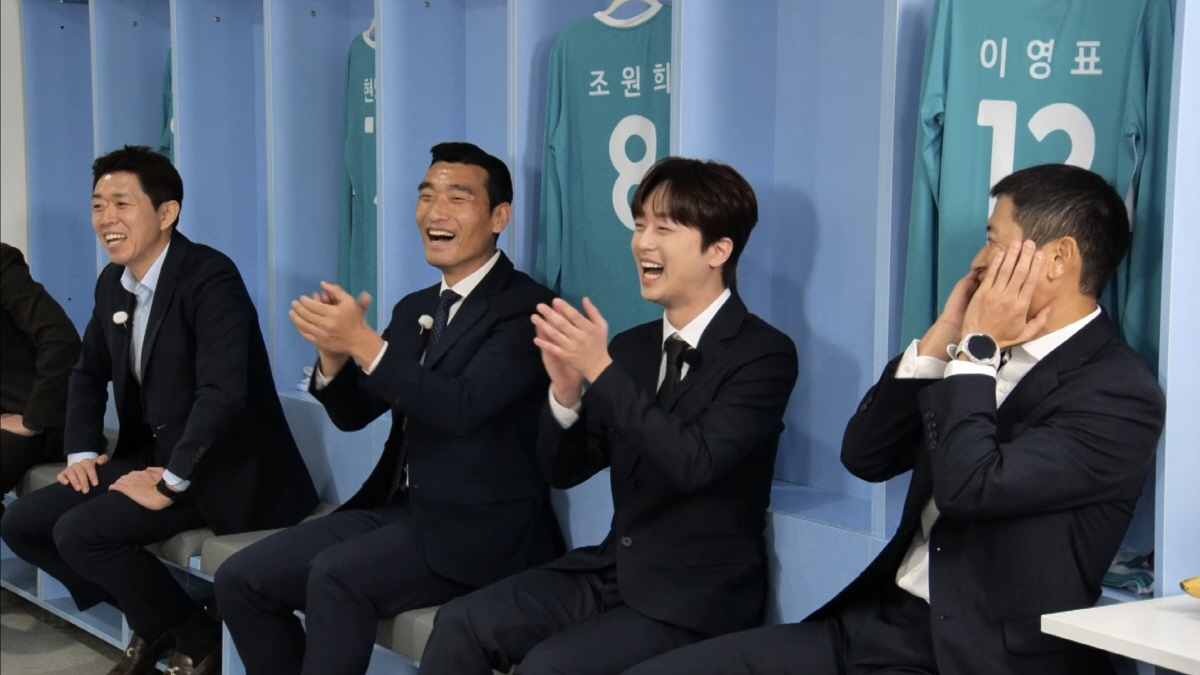 '연예대상' 이찬원, 축구 해설가로 데뷔하는데…설기현에 진땀 "안정환이 …