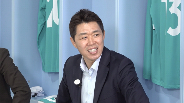 '연예대상' 이찬원, 축구 해설가로 데뷔하는데…설기현에 진땀 "안정환이 …