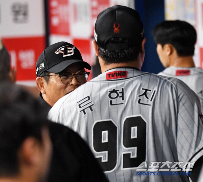'류현진 마킹한 보람있네' 수익금 전액 기부 "유소년 야구 선수 위해 쓴…