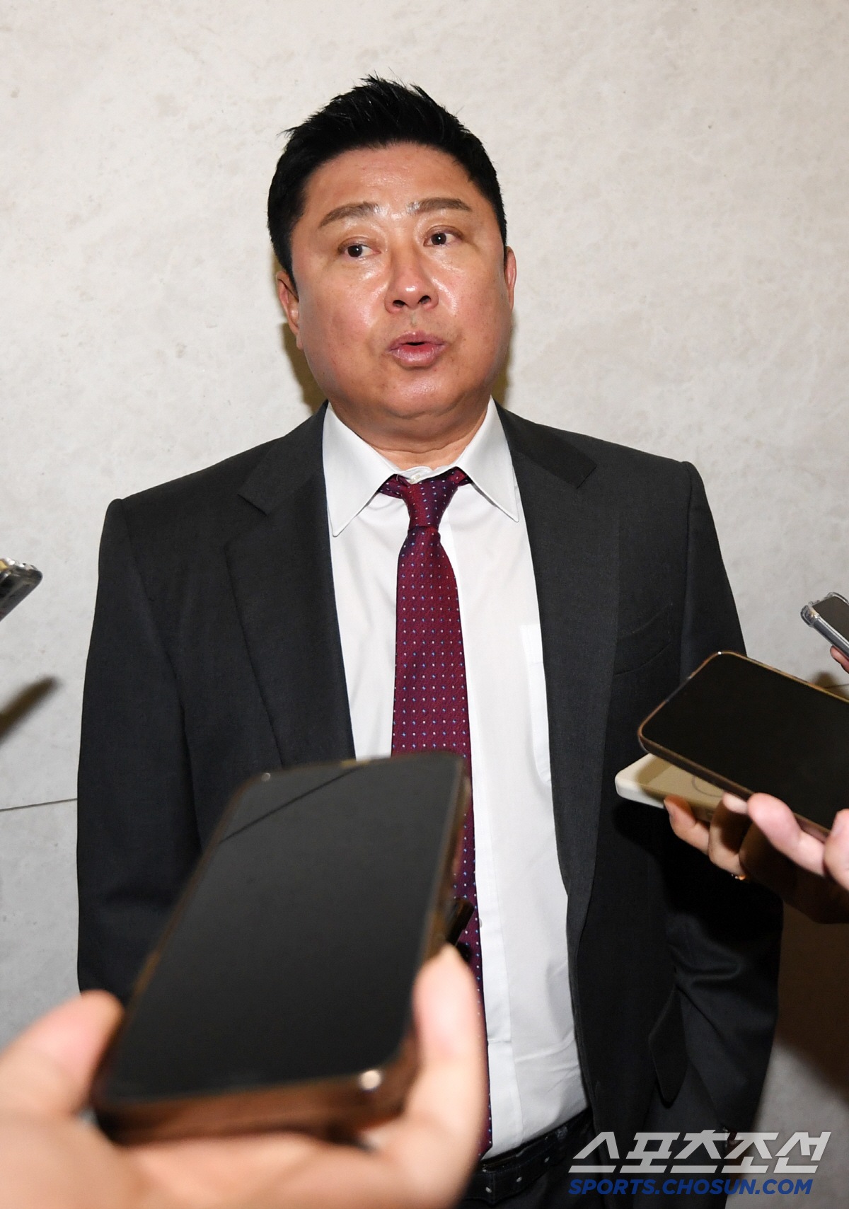 바닥까지 무너진 자존심…"무조건 가을야구→3년내 우승" 상처입은 명장의 …