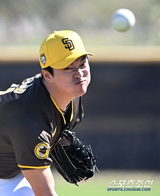 21일(한국시간) 미국 애리조나 주 피오리아에서 열린 샌디에이고 파드리스의 스프링캠프 현장, 고우석이 라이브피칭에서 힘차게 공을 던지고 있다. 피오리아(미국 애리조나 주)=허상욱 기자wook@sportschosun.com/2024.02.21/