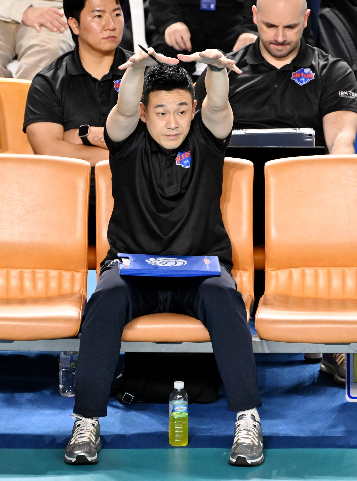 '이소영 리베로 긴급 투입에도…' 천하의 김호철도 망연자실→기업은행 7연…