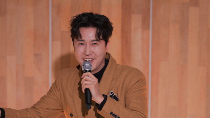 신성, 눈물의 가정사 고백 "父 뇌경색→母 뇌출혈로 쓰러져 오디션 포기"…