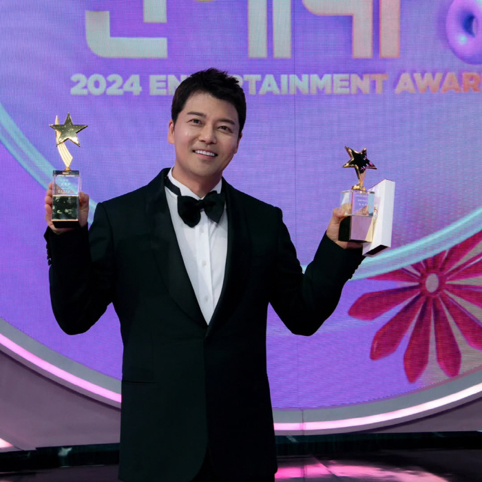 전현무, '대상' 후 외친 '초심'..."오버하지 않고 맡은 바 소임 다…