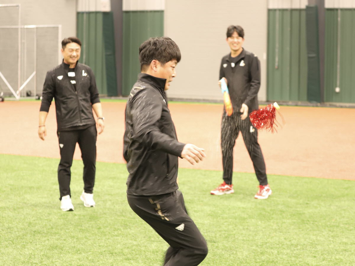 캠프지에서 개최된 오징어게임! 김광현 패자부활 결승 진출 → 현지 구경꾼…