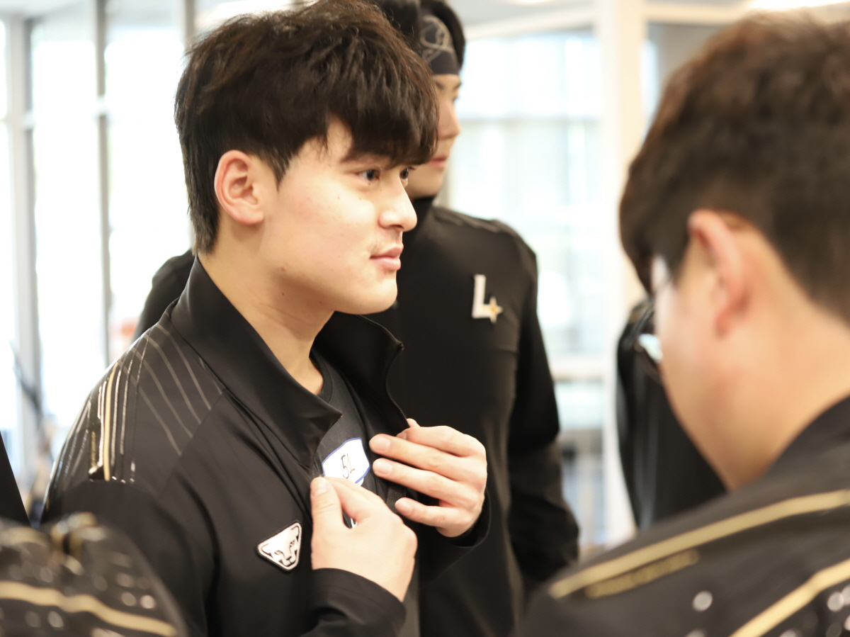 캠프지에서 개최된 오징어게임! 김광현 패자부활 결승 진출 → 현지 구경꾼…