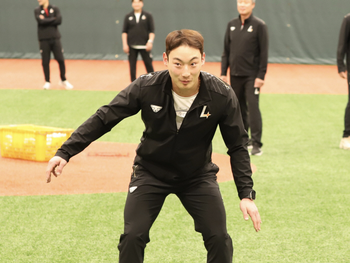 캠프지에서 개최된 오징어게임! 김광현 패자부활 결승 진출 → 현지 구경꾼…