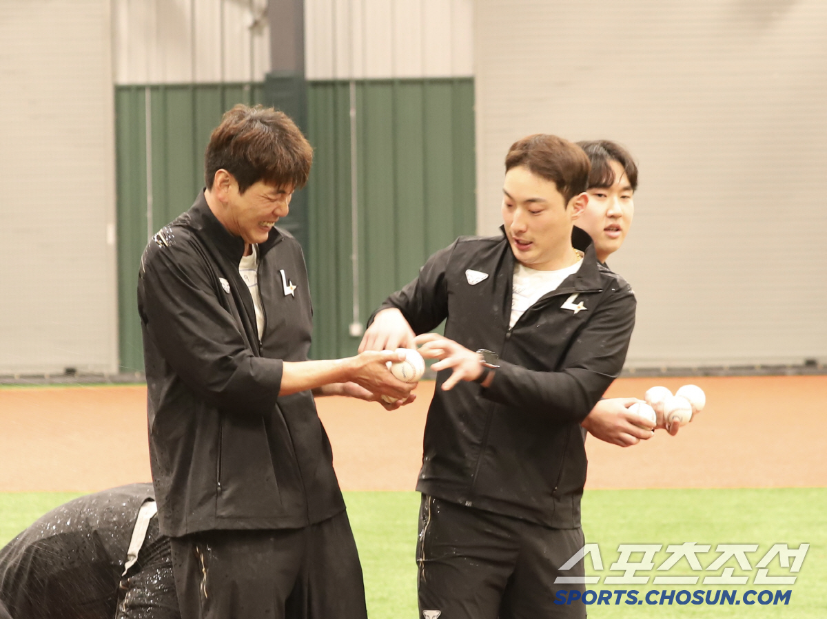 캠프지에서 개최된 오징어게임! 김광현 패자부활 결승 진출 → 현지 구경꾼…