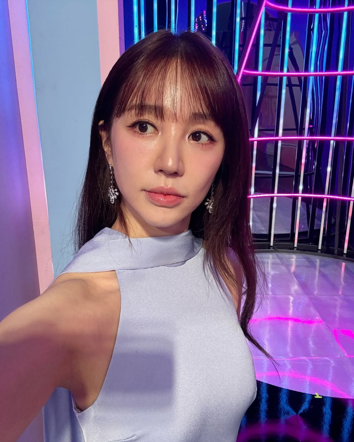 윤은혜, '발은 퉁퉁' 지쳐 뻗었다..."총 10시간 서 있고 새벽 3시…