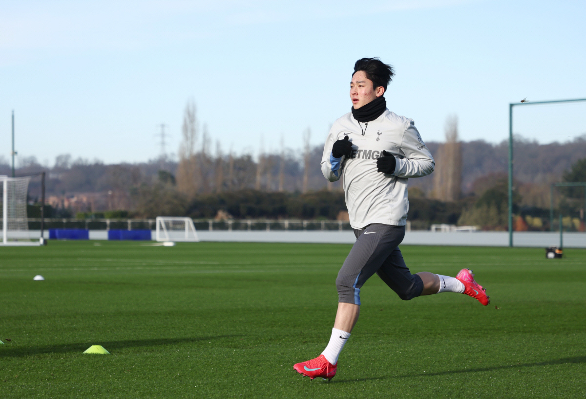 [속보]'韓 최고 유망주' 양민혁 토트넘 떠난다...QPR 임대 확정 '…