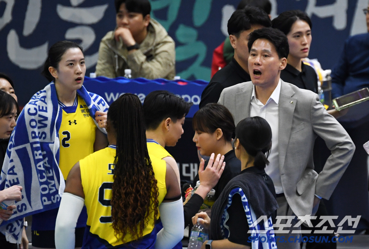 '왕관의 무게' 억지로 견딜 필요 없다 → 강성형 현대건설 감독 "지킨다…