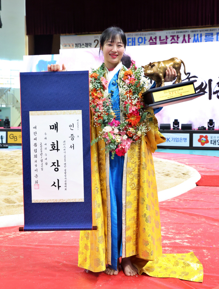 최다혜-이재하-이다현, 태안설날장사씨름대회 여자부 장사 2연패