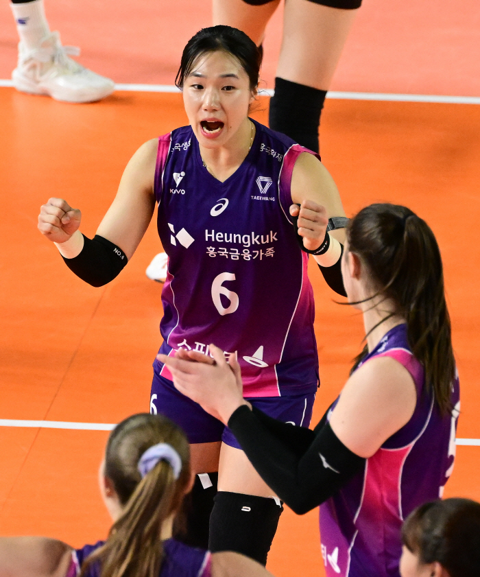 김연경이 막았다! 정관장 14연승 저지, 흥국생명의 화려한 설욕전…'16…