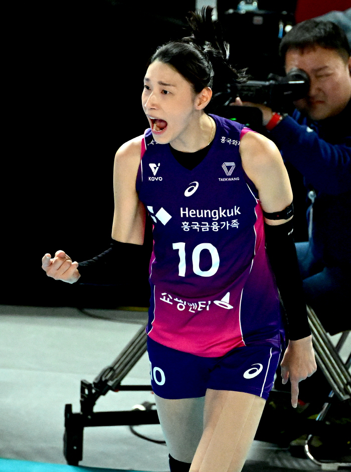 김연경이 막았다! 정관장 14연승 저지, 흥국생명의 화려한 설욕전…'16…