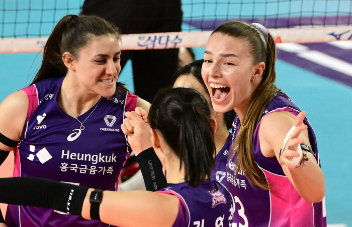 김연경이 막았다! 정관장 14연승 저지, 흥국생명의 화려한 설욕전…'16…