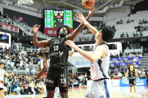 '해먼즈 4쿼터 12점' 프로농구 kt, 소노에 역전승…3연승 휘파람