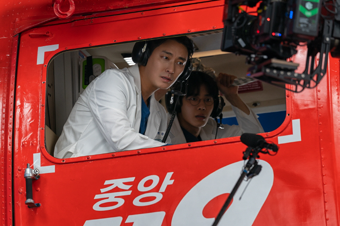 [SC이슈] 주지훈이 설 연휴 삼켰다..'중증외상센터'→'궁'까지 소환