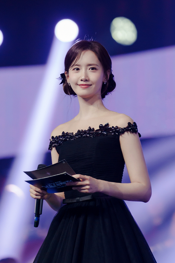 어느덧 35살..윤아, 10년만 '가요대제전' MC 하차 "평생 못 잊을…