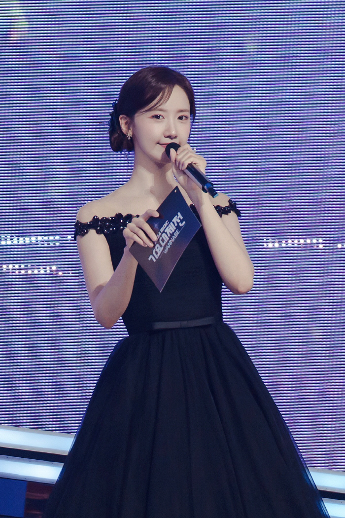 어느덧 35살..윤아, 10년만 '가요대제전' MC 하차 "평생 못 잊을…