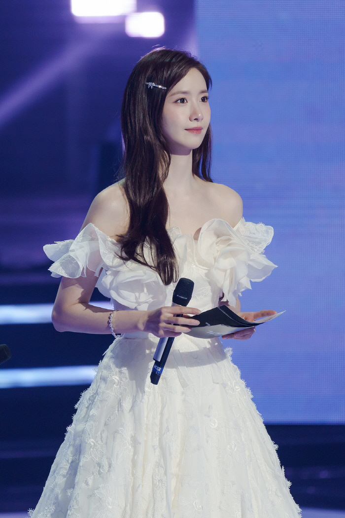 어느덧 35살..윤아, 10년만 '가요대제전' MC 하차 "평생 못 잊을…