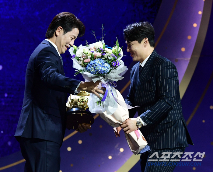 '베테랑 선배 없어 1000이닝 찍을지도...' 2년 연속 수비이닝 1위…
