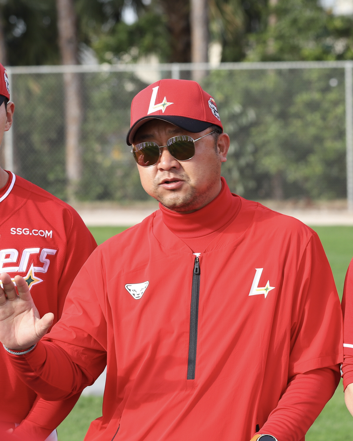 "공이 가장 좋다"…첫 피칭 143㎞! 코치도 감탄했다, '불혹 홀드왕'…