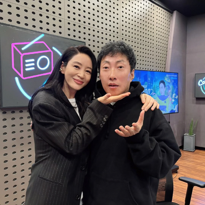 박명수, '여사친' 김혜수와 밀착 투샷 공개..."나보고 귀엽다고"