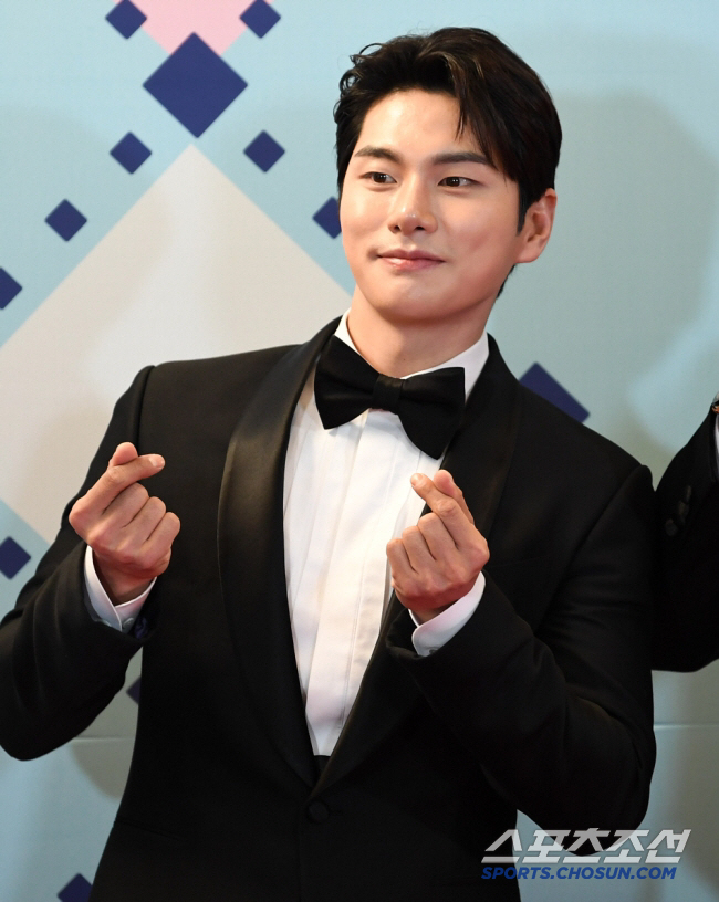 이이경, ♥중식여신과 썸 안 끝났다...여전히 핑크빛 "선물도 받아" (…