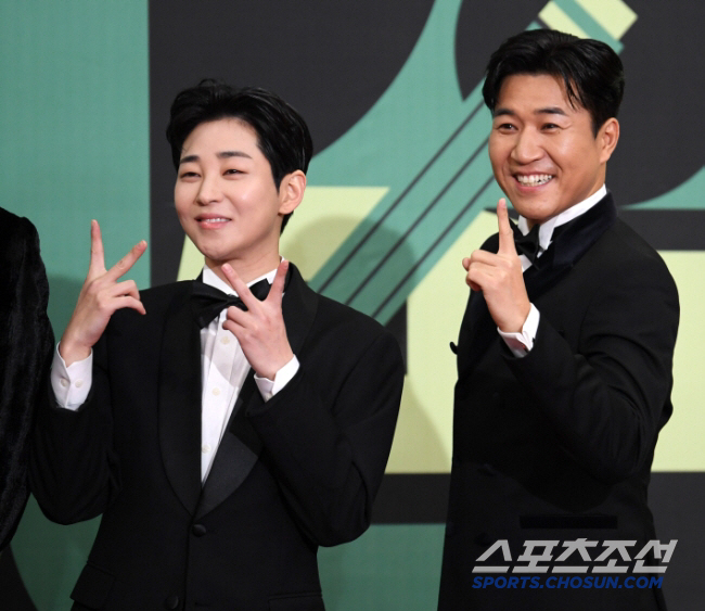 '11살 연하♥'김종민, 4월 결혼 이어 임신까지 겹경사 터지나…멤버들도…