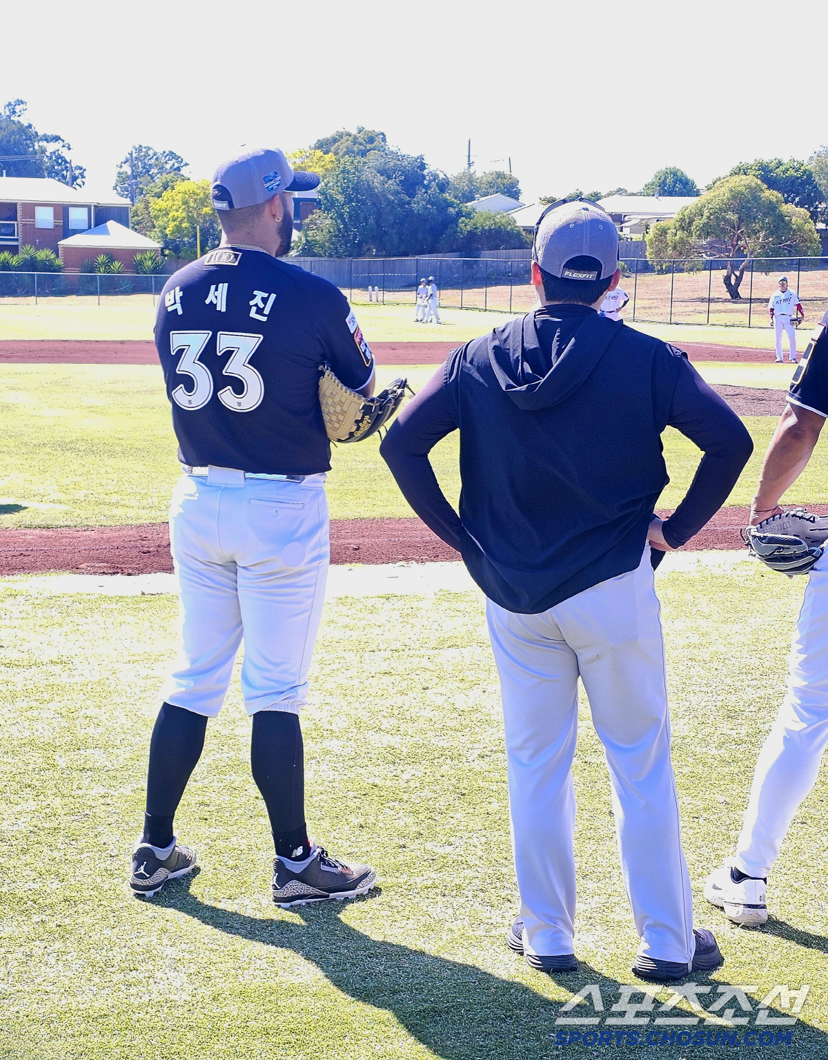 '새 식구라 적응이 안됐나?' 헤이수스는 왜, 박세진 '쫄 유니폼'을 입…